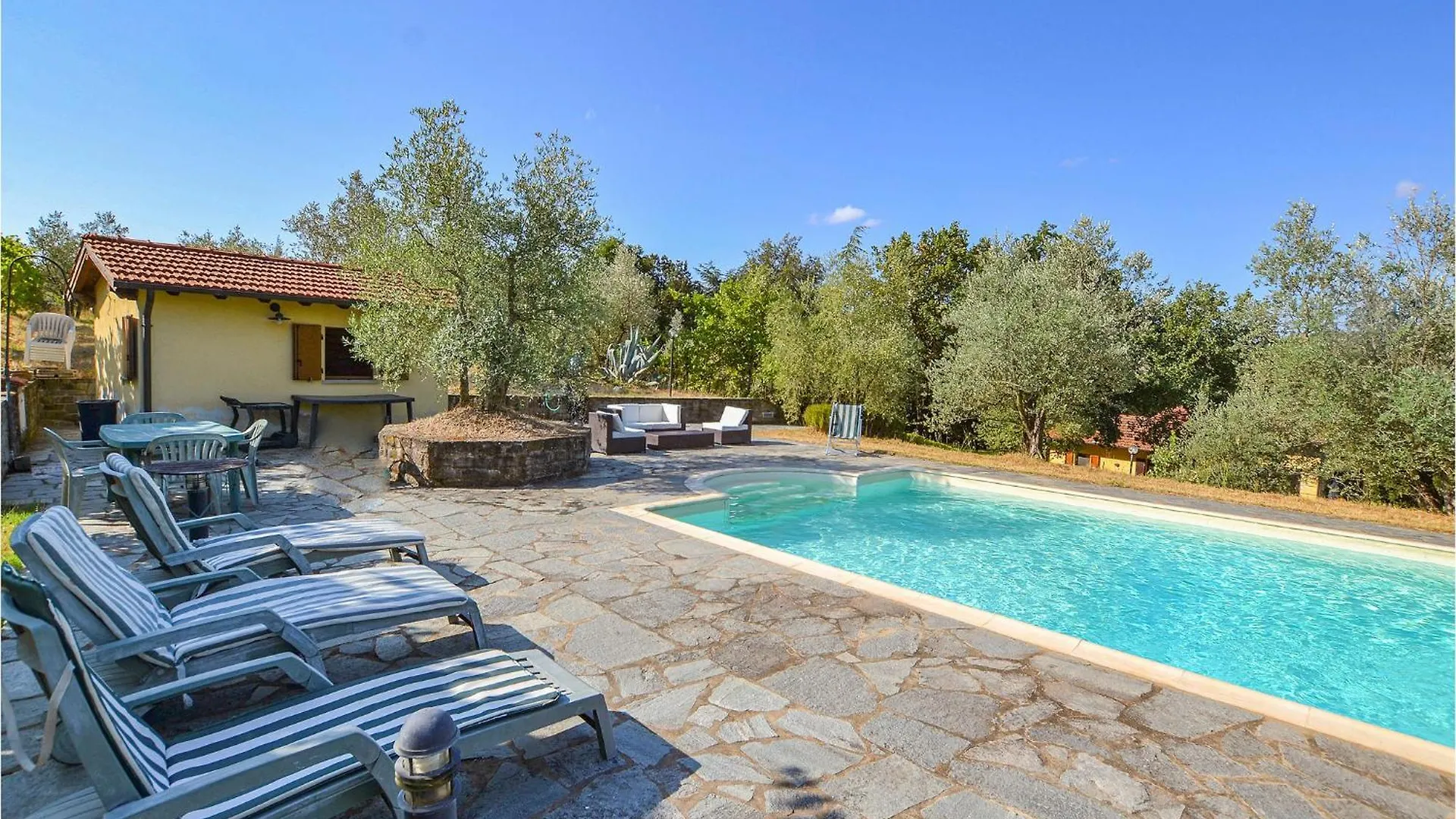 Beautiful Home In Civitella Val Di Chian Oliveto